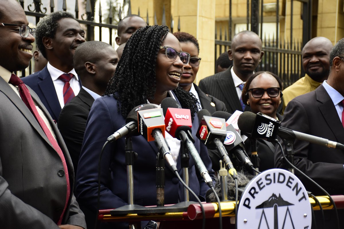 FaithOdhiambo8's tweet photo. I joined colleagues at the Supreme Court to mark the @LawSocietyofKe's Boycott in pursuit of Judicial Accountability. The @Kenyajudiciary must be the foremost stallion of constitutionalism in Kenya, and it is unacceptable that Judges and Judicial Officers hide behind Court Orders when legitimate concerns are raised about their integrity through the relevant channels. This is not merely a lawyers' issue, this is an issue that goes to the core of the rule of law in Kenya. We will not relent until the Judicuary is reflective of the principles enshrined in the Constitution.
