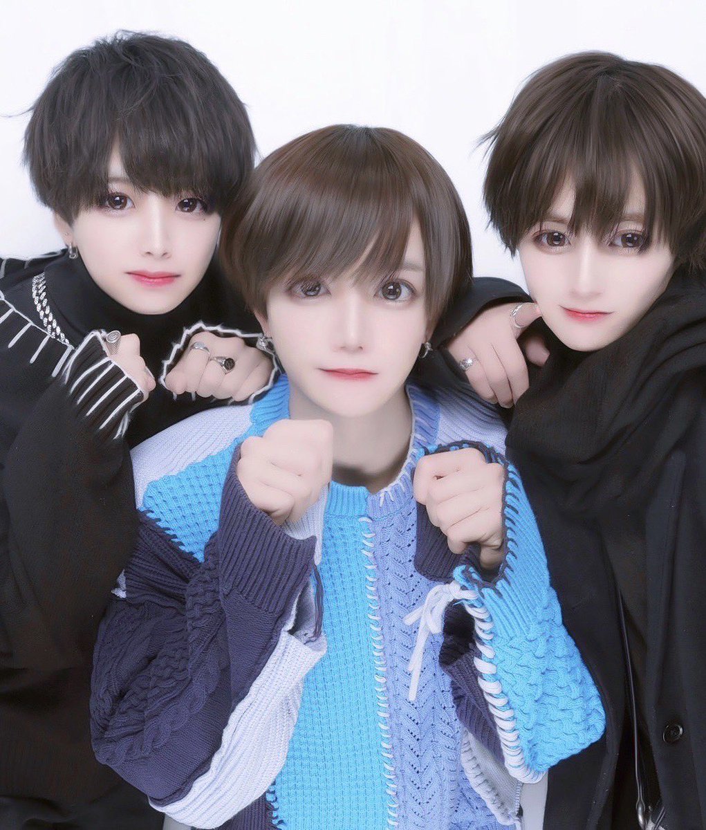 raku_code's tweet photo. ペタンク。仏発祥の球技。両足を揃えての意。1907年考案。コート上に描いたサークルを基点として木製の目標球に金属製のボールを投げ合って相手より近づける事で得点を競う。身体接触なし。選手は1～3人。屋外競技。 https://t.co/BE8rWE6j10