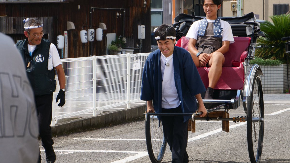eat_nemimi's tweet photo. ＼＼7/26㊐夕方5時！「#寝耳にたくろう」／／

「僕、筋力が無いので…」と言いながらも、
暑い中、2時間にわたる屋外研修を
やりきった赤木さん👏🙌🙌

人力車の神様に怒られる、
絶対にやってはいけない"あること"とは…？

それを回避して検定合格、
バイト採用なるか!?

✦㊐夕方5時！✦
 #道後♨ https://t.co/lHOV9paQIL