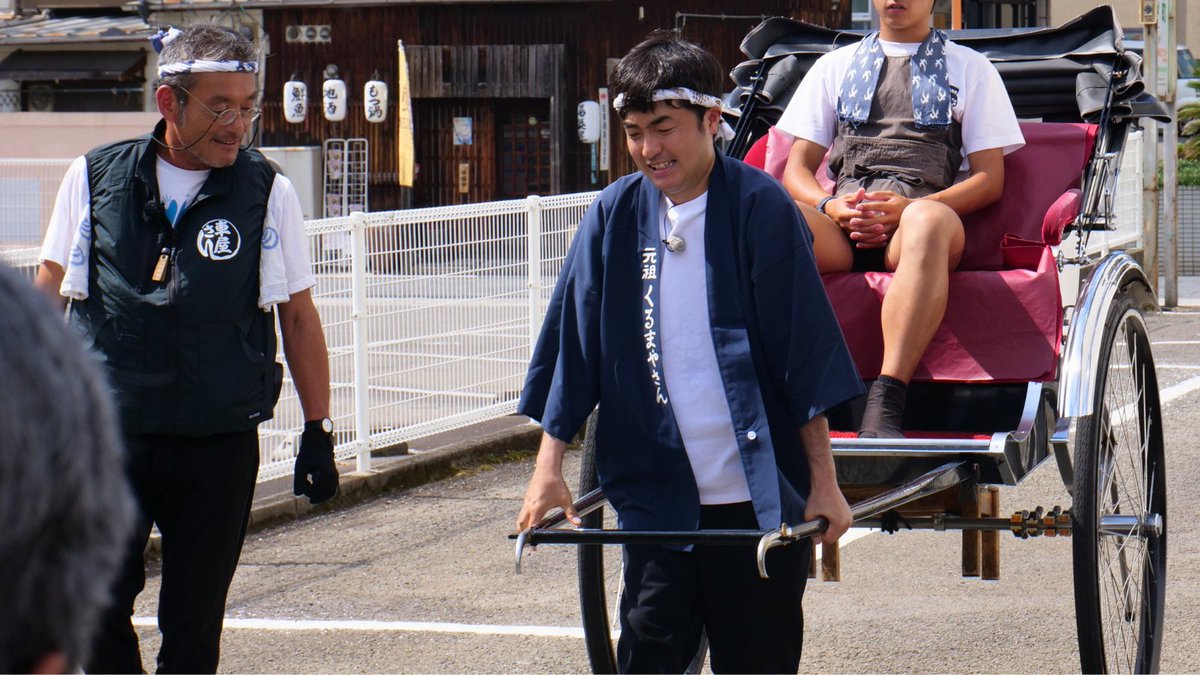 eat_nemimi's tweet photo. ＼＼7/26㊐夕方5時！「#寝耳にたくろう」／／

「僕、筋力が無いので…」と言いながらも、
暑い中、2時間にわたる屋外研修を
やりきった赤木さん👏🙌🙌

人力車の神様に怒られる、
絶対にやってはいけない"あること"とは…？

それを回避して検定合格、
バイト採用なるか!?

✦㊐夕方5時！✦
 #道後♨ https://t.co/lHOV9paQIL