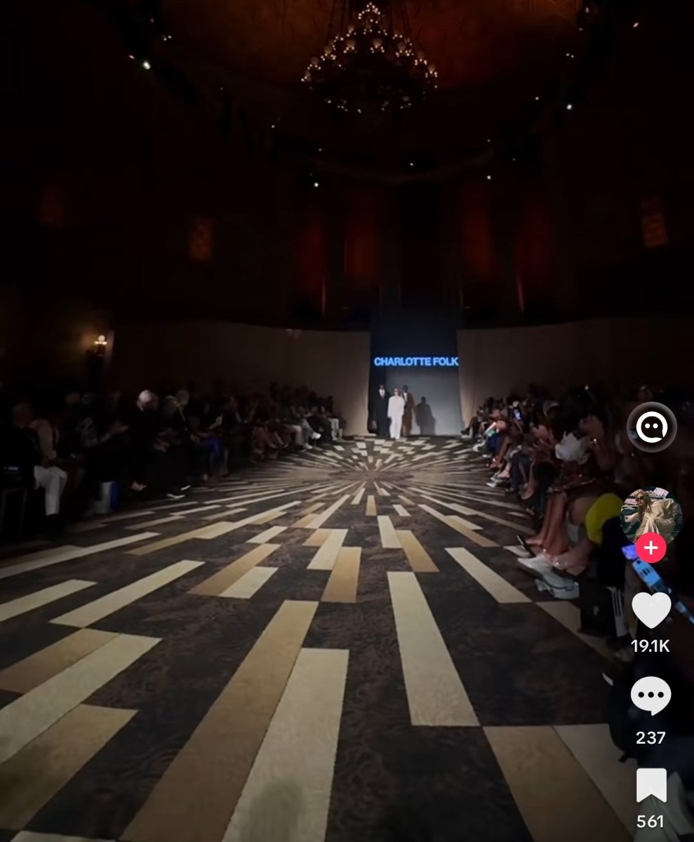lemonadebuff's tweet photo. JanC (the owner &amp; founder of the Charlotte Folk in the Philippines) said she wanted Engfa for her next fashion show event in the Philippines but there's a conflict on Engfa's schedule, JanC's team already tried to reach out 

~E being booked and busy 💅🏻 https://t.co/2xuwPNTKkv