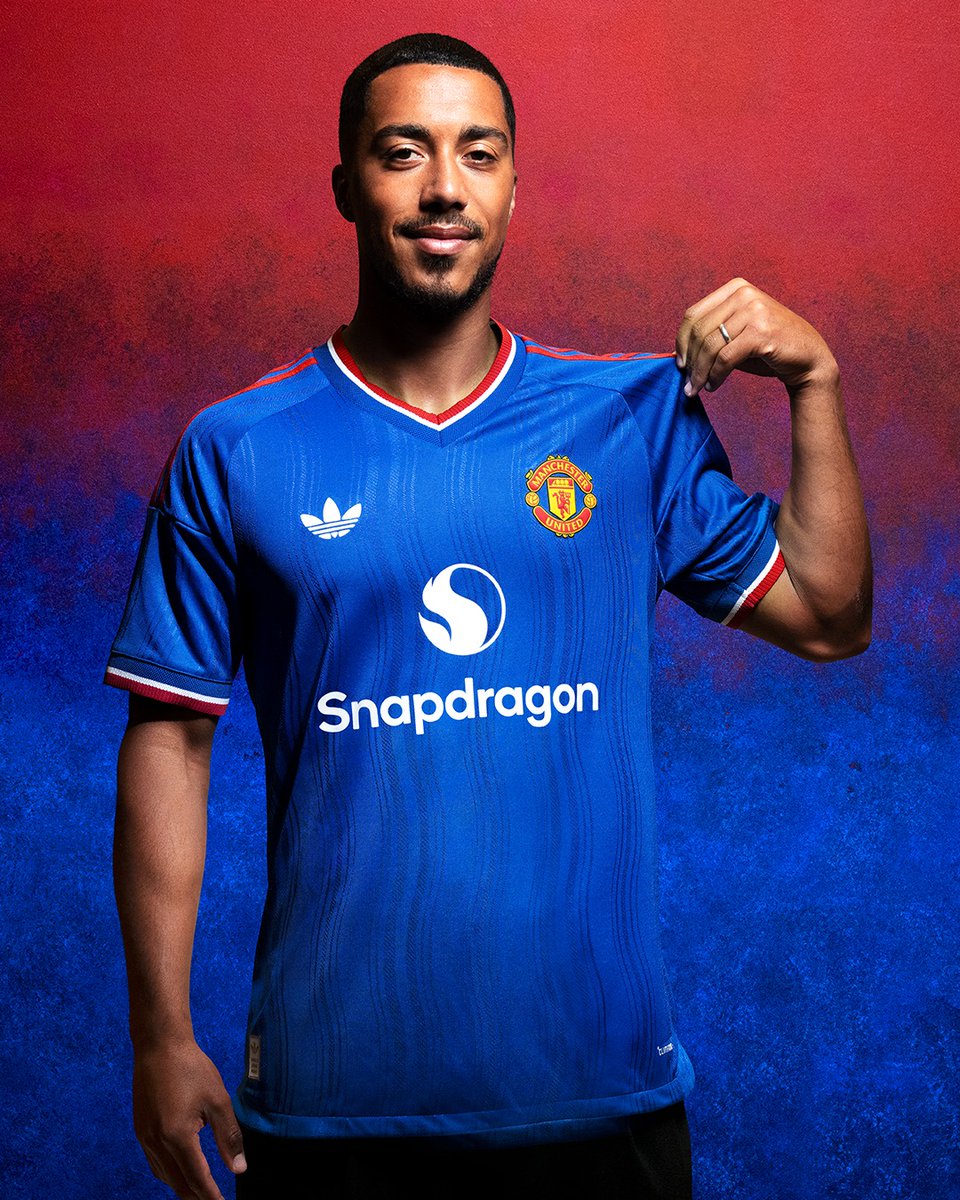 ManUtd's tweet photo. Ready to make their mark 💙

Personalise your jersey 👇