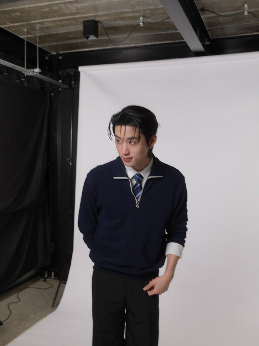 harxeuphoria's tweet photo. est kalm clinic photoshoot behind the scenes 🥹🩵

( #est_rvp ) 
#KalmClinicxEST https://t.co/lQTKpHo8Kv
