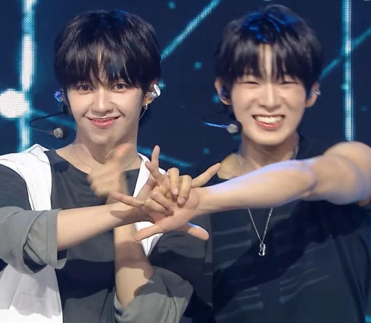baehof's tweet photo. OMG OMG STEJAY POSE DEBUTATION SA MUSIC SHOW😭💘 HINDI SYA NAGING LOST MEDIA!!! AT GRABE ANG NGITI NI KAPITAN 🫶😭 https://t.co/YyTU3sfgMn