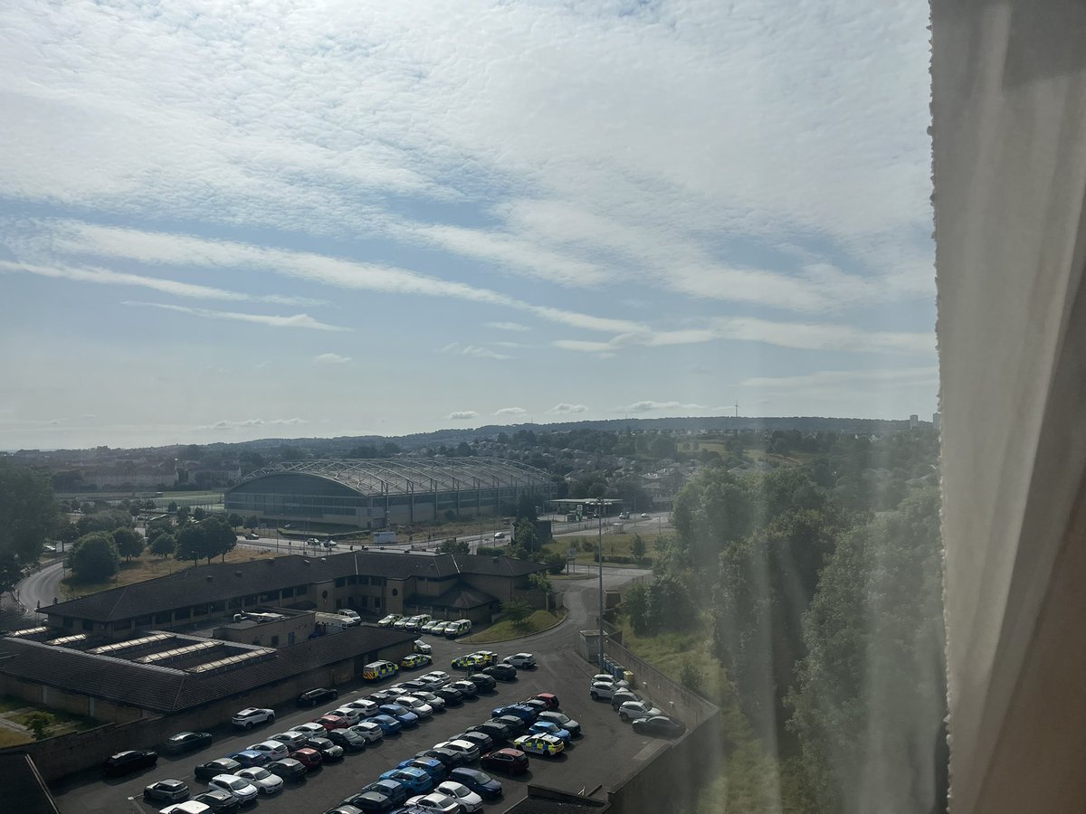 1953FlyingScot's tweet photo. Please get in touch if you’re interested in a very cheap top floor flat with views to The Campsies and Cathkin Braes, 5 minute walk to Hampden and Crosshill train station #Glasgow https://t.co/kAcXtqLEiB