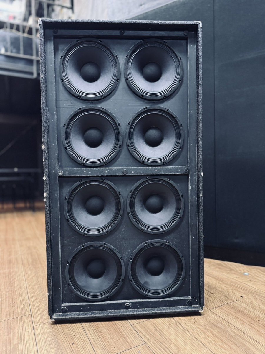 NAOTObrien's tweet photo. 🔉機材欲しい方募集🔉

CYCLONEで使用していた、Ampeg SVT-810Eキャビネット中古品欲しい方いらっしゃいませんか？？
使用感ありますが音は問題なく出ます🔉
一年前にリアパネルも交換済み🧑‍🔧

機材価格高騰の中、¥30,000+税で大特価販売！
※CYCLONEまで取りに来れる方に限ります

ご連絡ください！！ https://t.co/MhLjH3q1z0