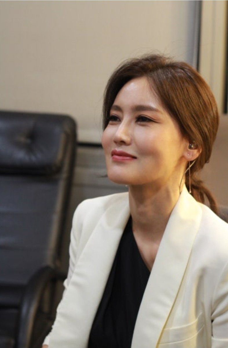 4B_Pencil8's tweet photo. 퀸교수님 수강신청할게요 https://t.co/i05at2MozN