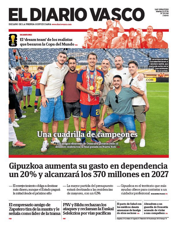 apereirasole's tweet photo. Cap dels amics de la colla del poble de Mikel Oyarzabal va posar-se la samarreta de la selecció espanyola per anar a la final del Mundial. 0 de 6. Donar suport a l’amic, sí. Identificar-se amb l’estat opressor, no.

En aquest tema, els bascos ens han passat la mà per la cara. https://t.co/9TKAOOWVuv