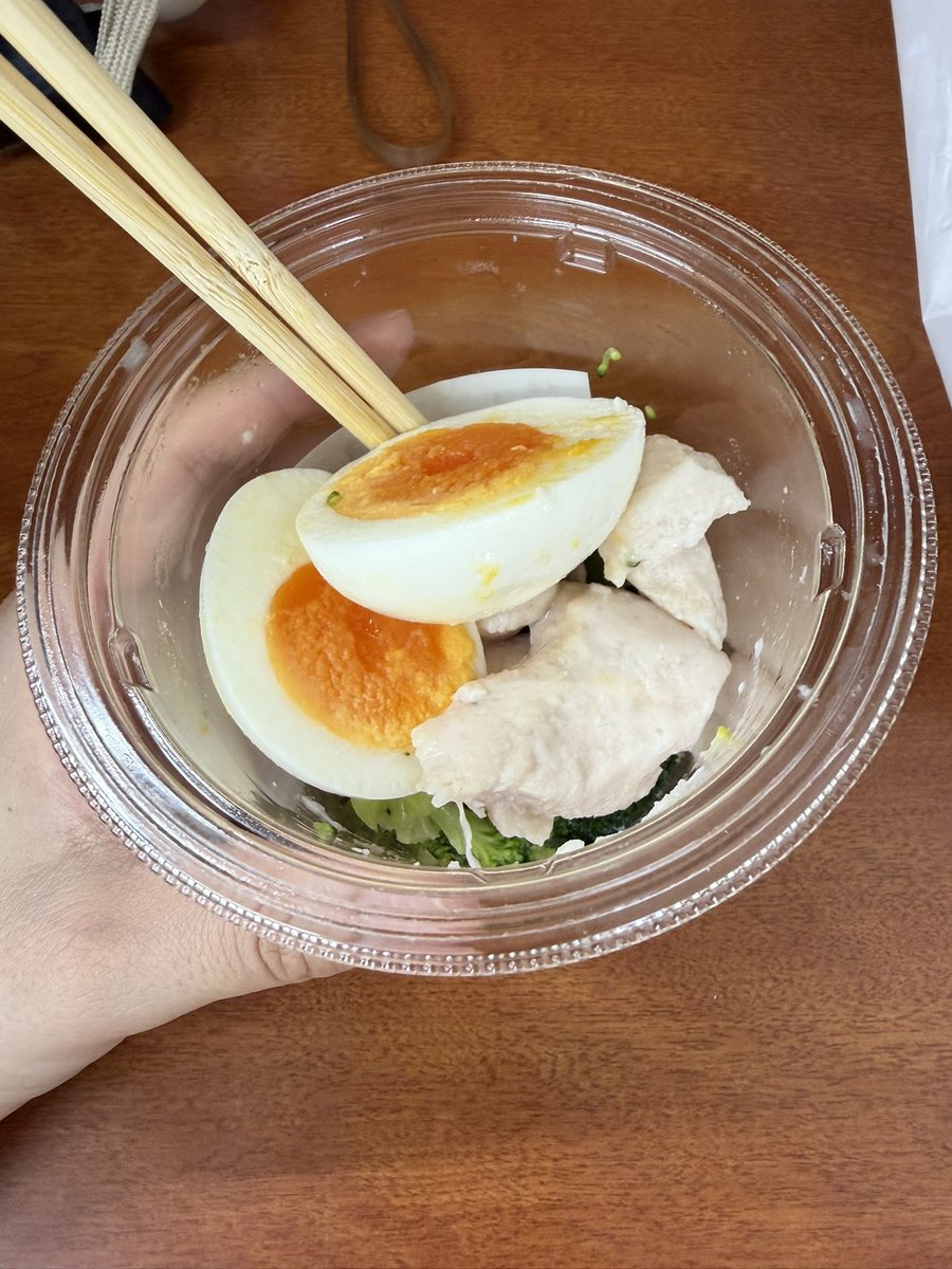 ayamiyo344's tweet photo. 朝1でカフェ行って勉強して、友達と遊んで働くって流れが1番好きᕦ(ò_óˇ)ᕤ
スタバのブルーベリーベーグルサンド美味しすぎてほぼ毎回食べてる。あとセブンの砂肝のサラダボウル？みたいなやつとゆで卵ブロッコリーむね肉が入ったカップもほぼ毎日食べてる🫶> ̫<♩飽きたらこの週間やめるჱ̒ ᴖ⩊ᴖ ） https://t.co/5hiXpqQvWp