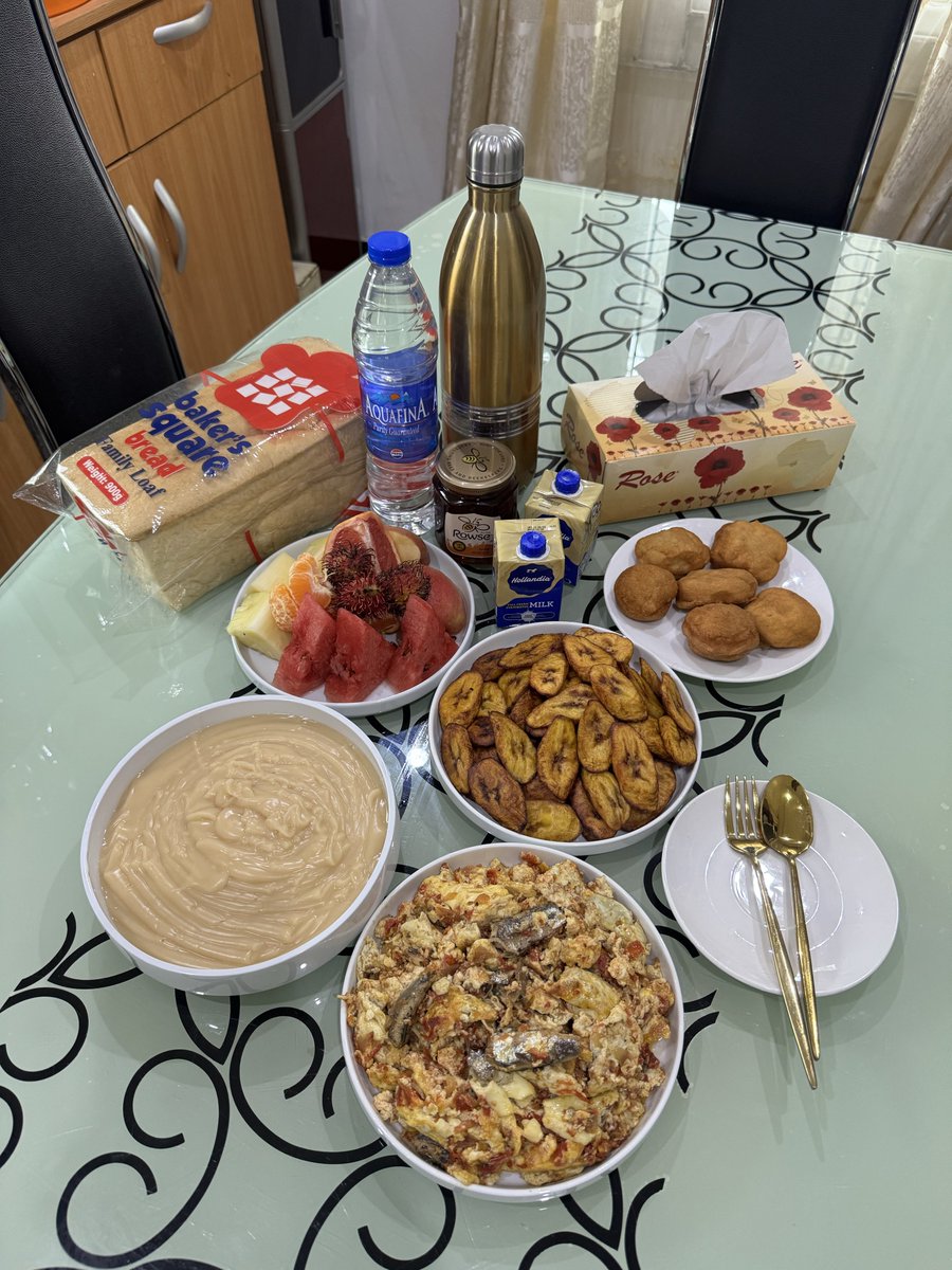 MrMekzy_'s tweet photo. The perfect breakfast to start the day. This soya bean custard is so good, I’m hooked.😍🍳🍞🥛 https://t.co/OkLDjrY4Lw