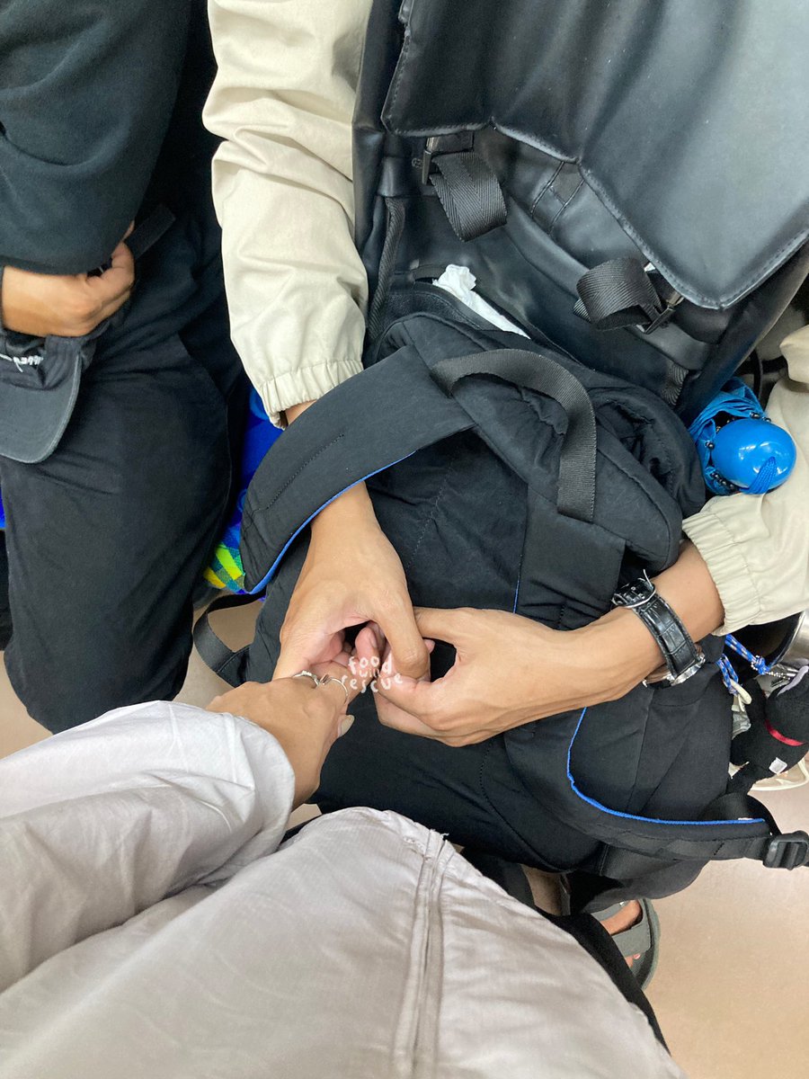 foodwillrescue's tweet photo. w ke suami w, “duduk aja sayang”

karna dia keliatan lebih capek (doi full wfo, istrinya cuma 1x seminggu) https://t.co/YRUYugqqtR