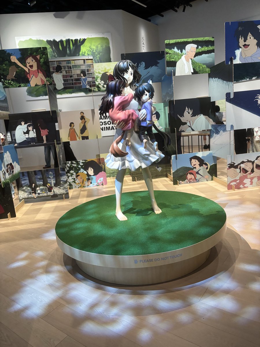 night_of_luna's tweet photo. 細田守展行ってきました。入場が一番混んでた。 https://t.co/Sj6W4JplBM