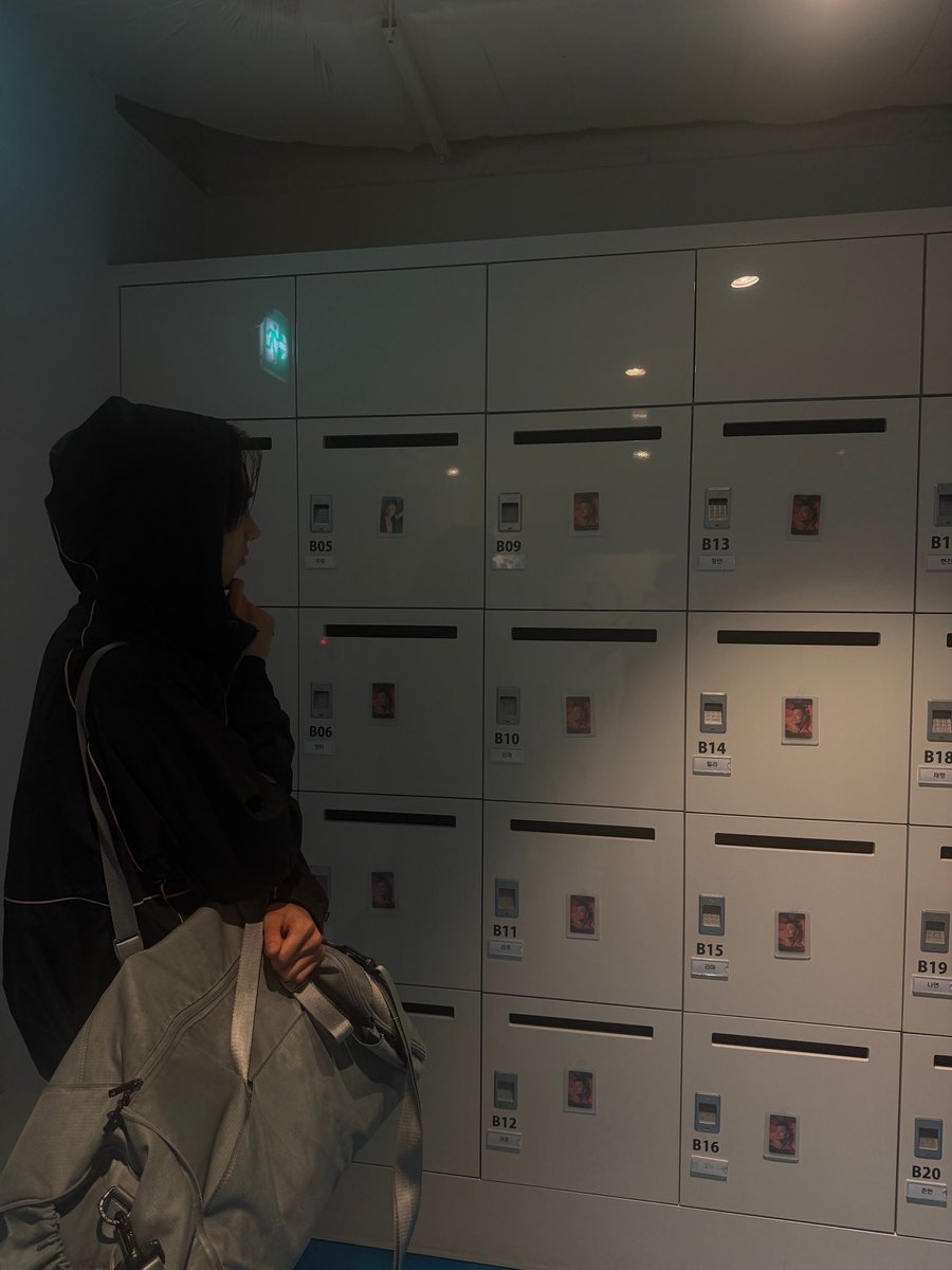 nyangsungie's tweet photo. can't believe this is how we find out jype idols have lockers https://t.co/RVeH4jk41p