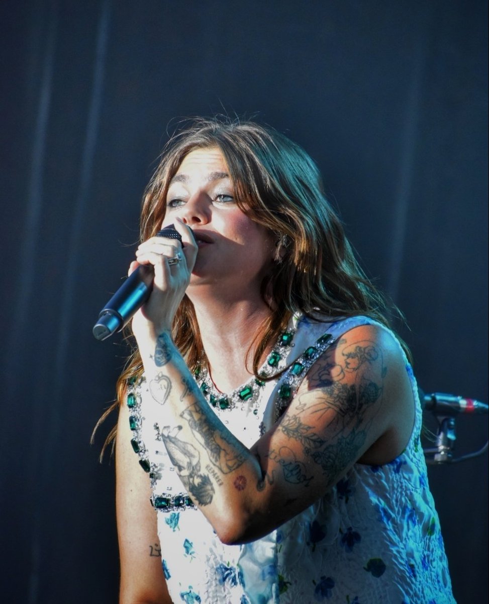 jpf71230's tweet photo. Bonne journée @louane et les #louaners cc @Louaneactus  @BichetteNadege  @damien101289  @ClercStevens  @MahmoodeSaeid  @SabrinaMato15  @ULouaneuse  @EmeraFanCub  @fanlouanee https://t.co/xClxnLKnrb
