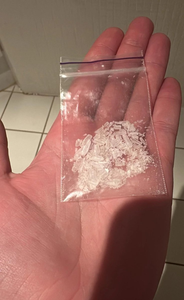 DrutwtLate's tweet photo. What's the first thing to consider before taking Meth?? #drugtwt https://t.co/LT893rPOIl