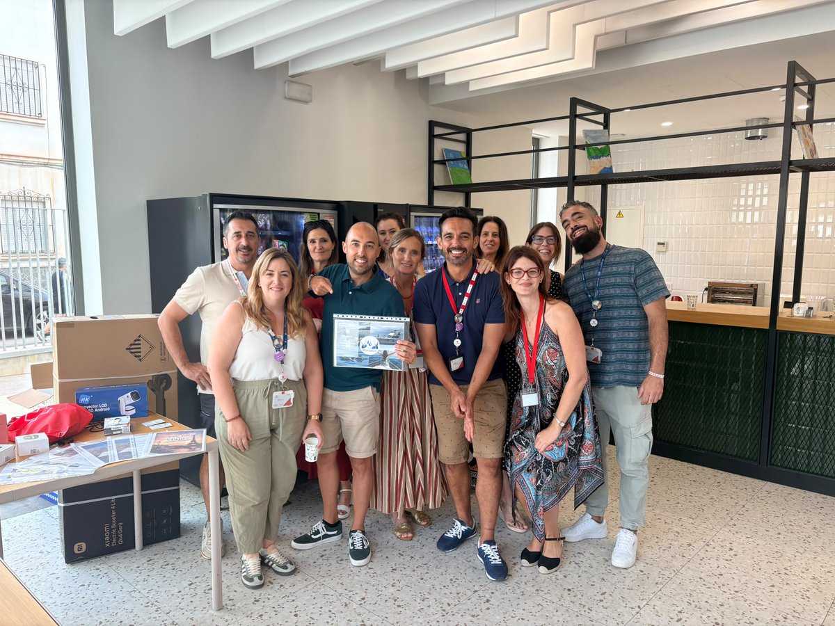 CREMalaga's tweet photo. Hoy hemos agradecido a compañerxs el esfuerzo con la campaña del Sorteo de Oro, esencial para que podamos sostener muchos de nuestros proyectos en esta provincia. Stella, Susana, Carmen, Silvia, Plan de Empleo... Fue una oportunidad para premiar y reconocer el compromiso 💖 https://t.co/Jed6v7tnlK