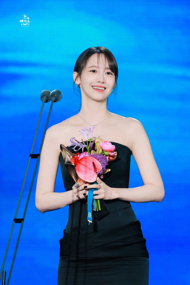 limyoonabar tweet picture