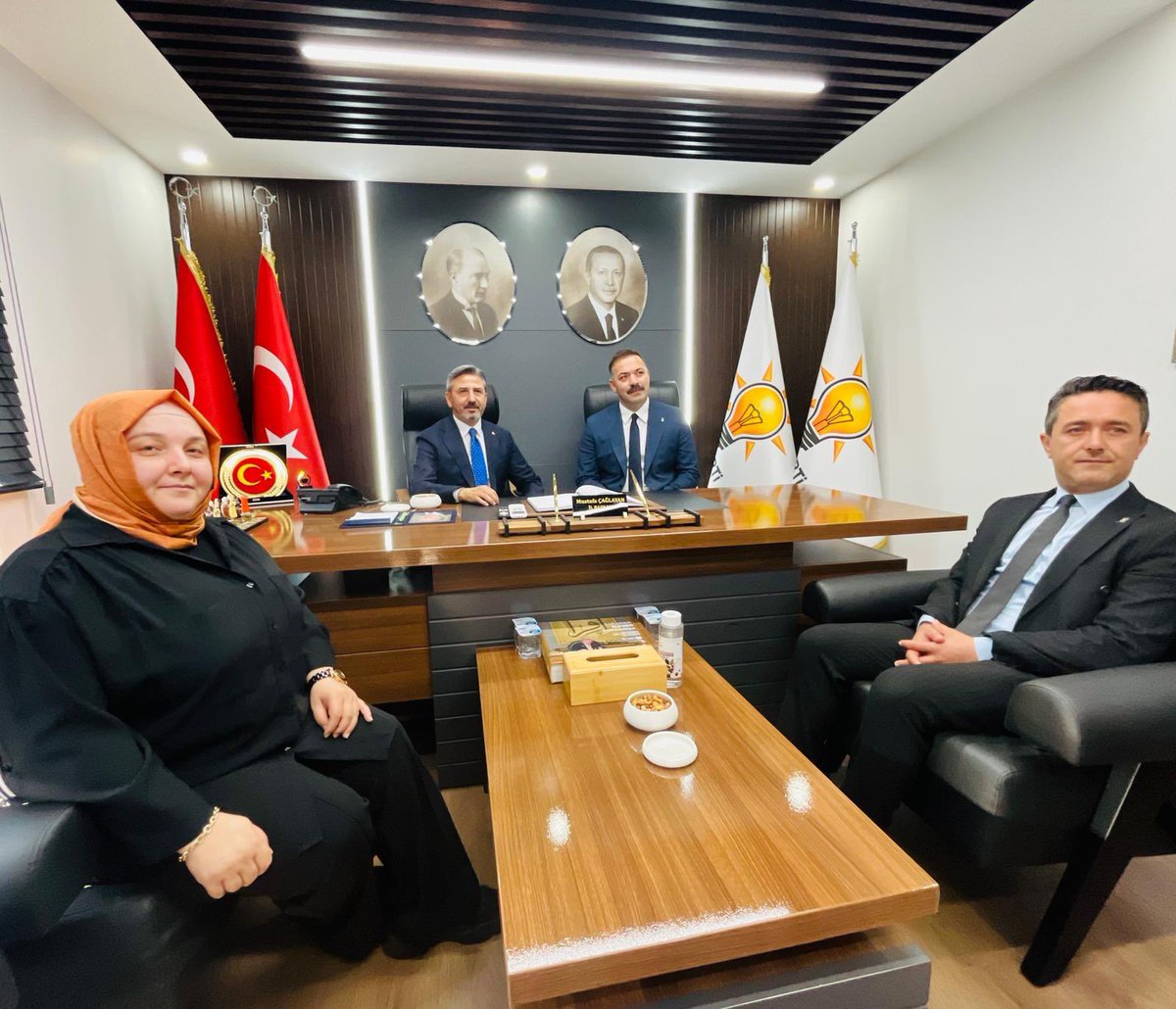 AhmetAYDIN_02's tweet photo. AK Parti Zonguldak İl Başkanlığımızı ziyaret ederek İl Başkanımız, teşkilat mensuplarımız ve dava arkadaşlarımızla bir araya geldik.

Birlik, beraberlik ve istişare içerisinde Zonguldak’ımız ve ülkemiz için yürüttüğümüz çalışmaları değerlendirdik.

Güçlü teşkilatlarımızla, milletimize hizmet yolunda aynı inanç ve kararlılıkla çalışmaya devam edeceğiz. 🇹🇷
@Akparti 
@abuyukgumus 
@mchtylmz 
@mcaglayan9