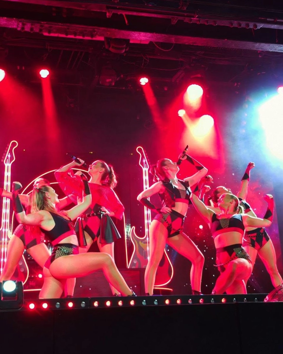 Butlins's tweet photo. Tell us your favourite song from Theatre of Rock in the replies! π #ReadyToButlins https://t.co/5t16KU6n3C