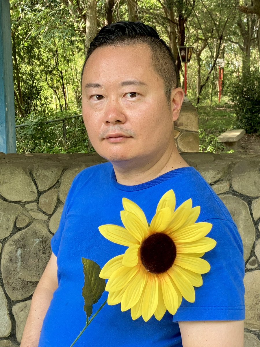 dandmempathy's tweet photo. 今回は「向日葵の妖精 モクモック」写真の第７弾です😚🌻✨

また「デカひまわり」に戻りました‼️🤩🌻👍🏻 https://t.co/Jz7751isqL