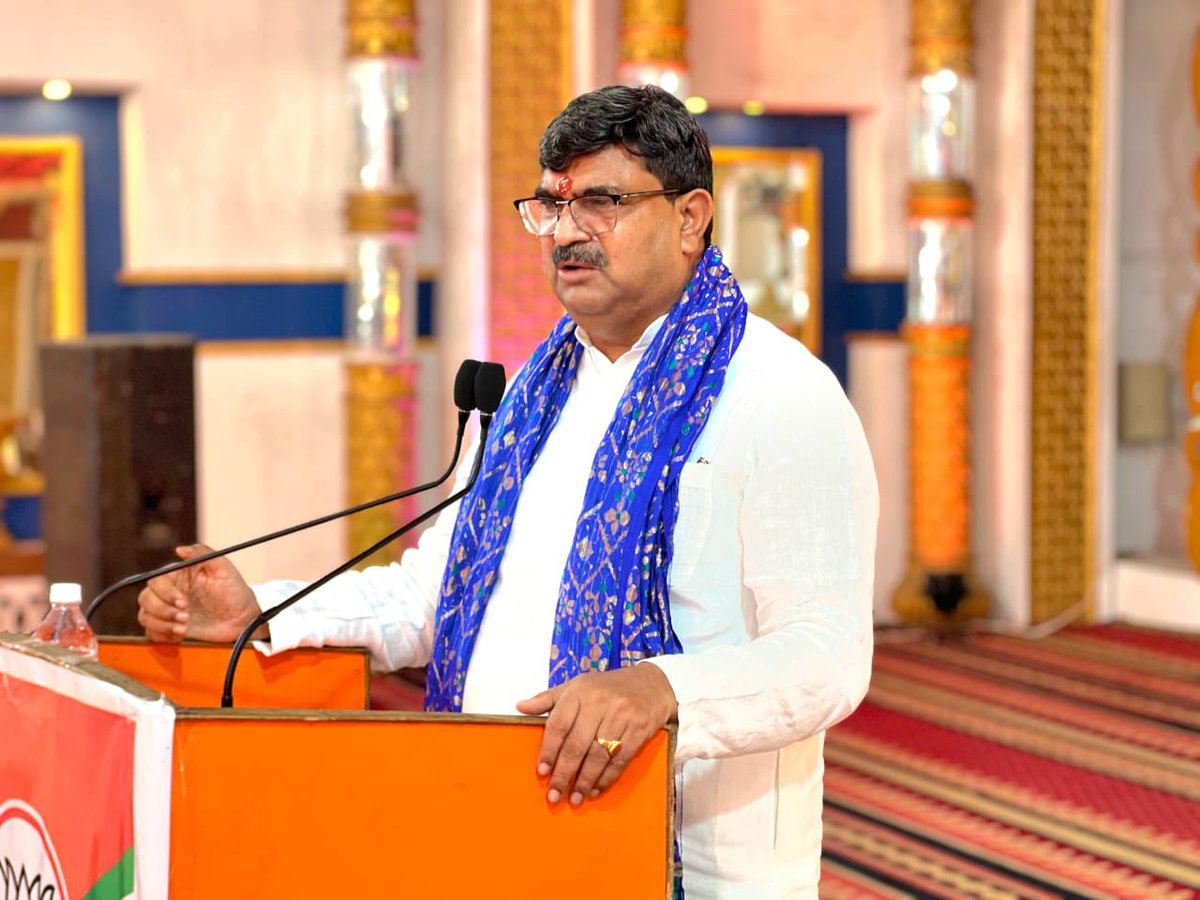 idharampalsingh's tweet photo. आज वाराणसी महानगर में वाराणसी दक्षिण विधानसभा के बूथ अध्यक्षों का सत्यापन सम्मलेन को संबोधित किया। 

#BJPUttarPradesh #VaranasiSouth  #NarendraModi https://t.co/FHlf0md0vs