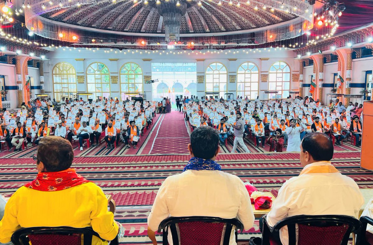 idharampalsingh's tweet photo. आज वाराणसी महानगर में वाराणसी दक्षिण विधानसभा के बूथ अध्यक्षों का सत्यापन सम्मलेन को संबोधित किया। 

#BJPUttarPradesh #VaranasiSouth  #NarendraModi https://t.co/FHlf0md0vs