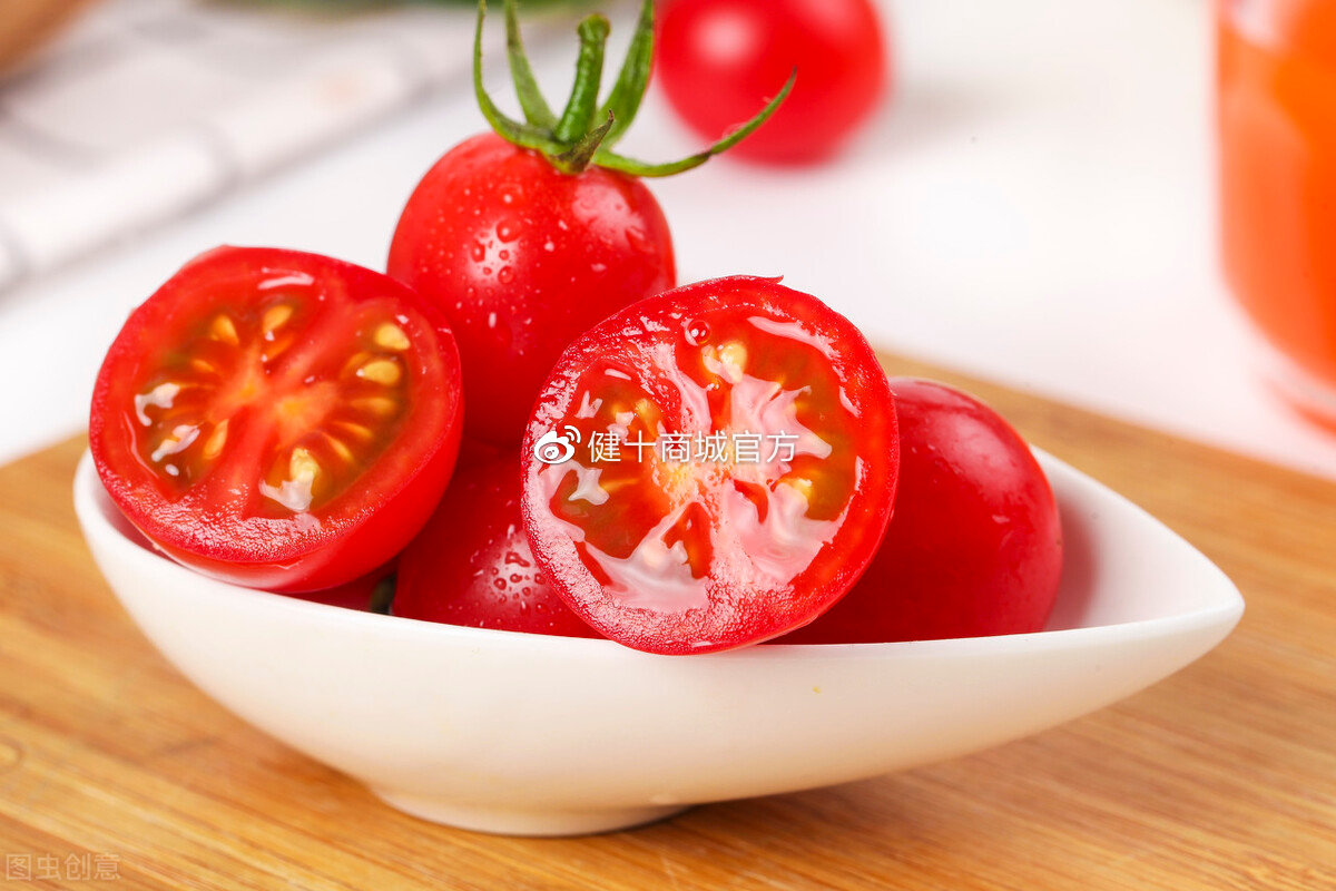 NunesCymar's tweet photo. Stock up on fresh, crisp romaine, ripe cherry tomatoes and creamy feta—perfect for quick weekday salads!  Save 15% on these top picks today at local grocery stores. https://t.co/hjTXFUDkDA