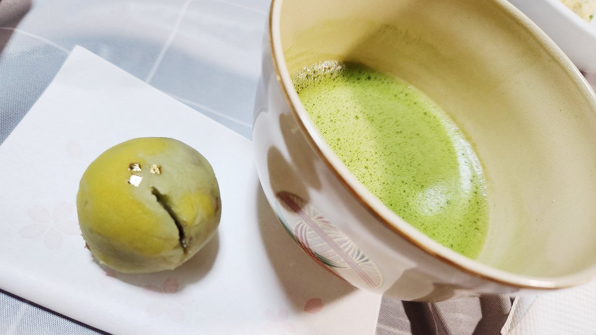 smskcosu's tweet photo. 先日のヌン茶会お疲れ様でした！練り切り作ったりお抹茶点ててもらったりした🍵飯作る手際悪かったの反省してる。そして久しぶりに千鶴した…… https://t.co/nEkM8zA1hg
