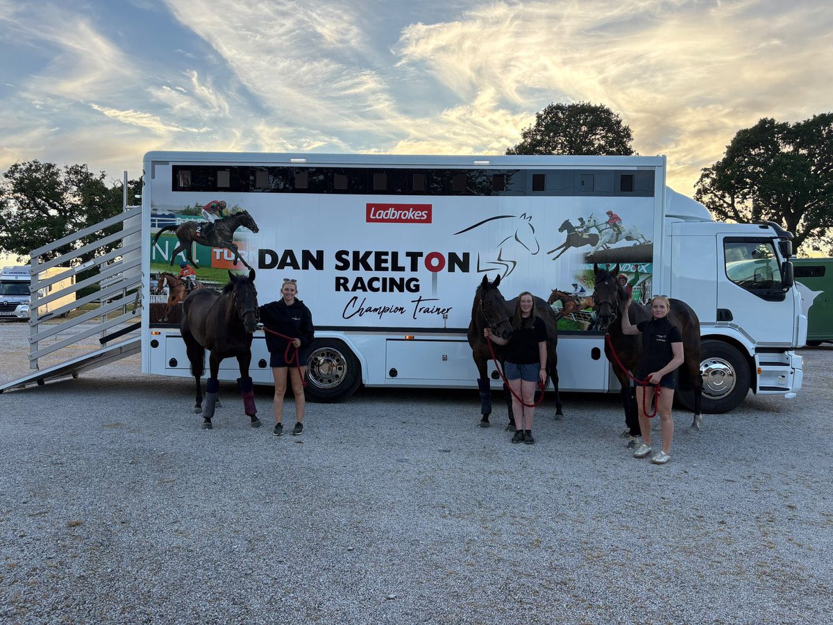 Kingofthehounds's tweet photo. My Dan Skelton ranking today at @WorcesterRaces @DSkeltonRacing 

🥇 4:30 – The Grayster
🥈 3:00 – Regal Renaissance
🥉 5:05 – Back To Cali
2:25 – Delgany Headline

For a Worcester trainer angle, #horseracing #worcester https://t.co/fXU8FJnK56