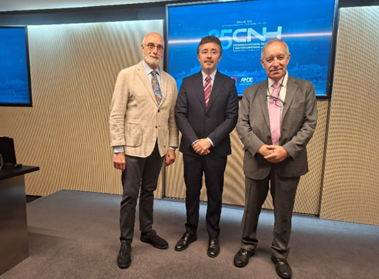 24CNH_'s tweet photo. 📢El 25 Congreso Nacional de Hospitales y #GestiónSanitaria ya está en marcha. Presentado el pasado junio, se consolida como el gran punto de encuentro de referencia para la Gestión Sanitaria en España.
🔗 https://t.co/LiEaCcdr7Y #25CNH #Hospitales2026 https://t.co/Oi6OD2EBNS