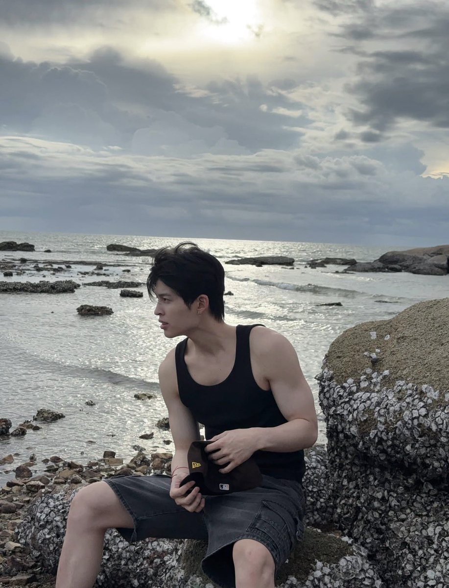real_tabee's tweet photo. ไทยแลนด์หล่อกล้ามโตขนาดนี้ ลอนดอนทำอะไรอยู่ https://t.co/sKOPbHju6k