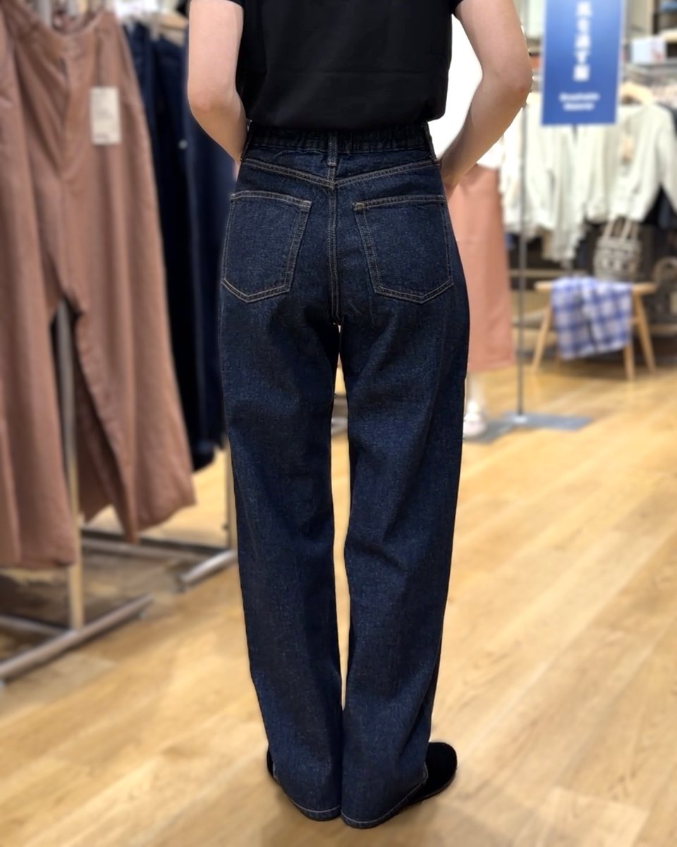 muji_net's tweet photo. 同素材で、脚をすっきりと見せるストレートシルエットのパンツも新登場しました。

https://t.co/fnRpEaTHYV https://t.co/jHNNx9KPbu