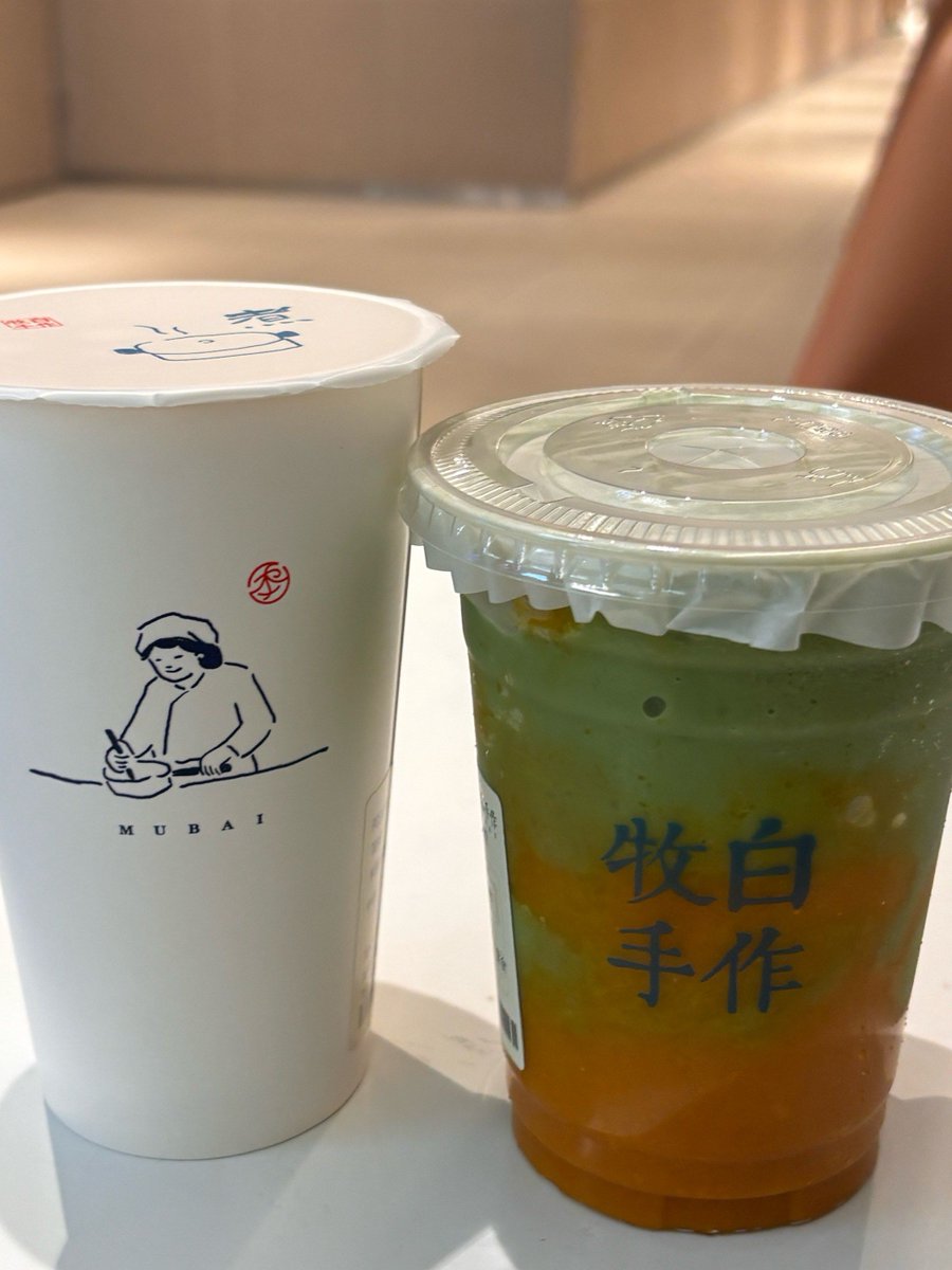 Shzvdos's tweet photo. Easy iced matcha latte in 5 mins—whisk matcha powder + hot water, pour over oat milk u0026 ice, sip fresh! https://t.co/n0My9BXzqN