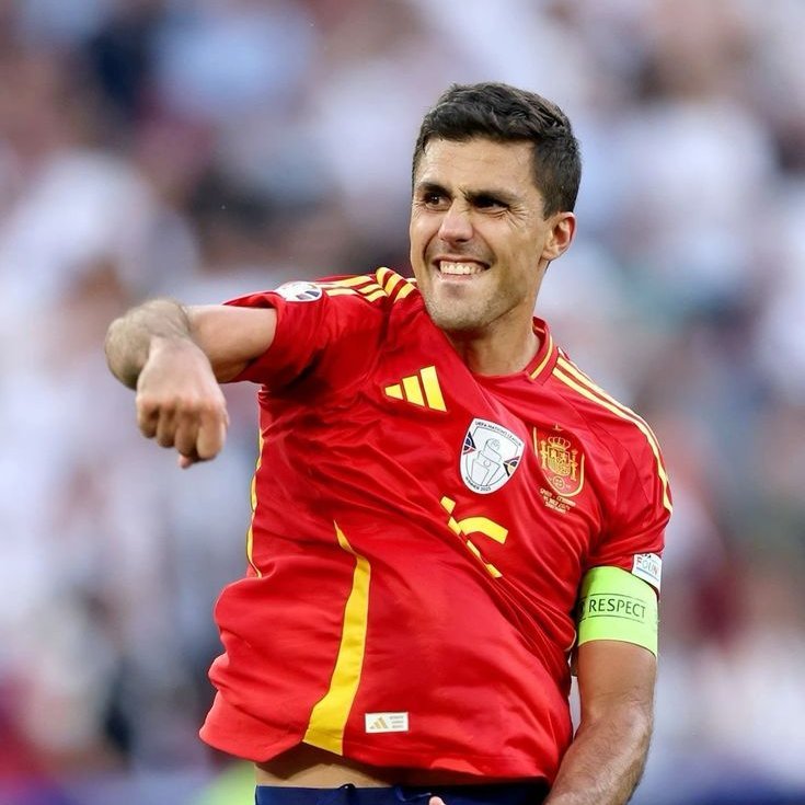 AdriRM33's tweet photo. 🚨 El motivo PRINCIPAL por el cuál RODRI quiere fichar por el REAL MADRID es porque cree que podrá dejar un gran legado jugando en el CLUB MÁS GRANDE del planeta.

{ @Ramon_AlvarezMM } https://t.co/Shh9kY8K9w