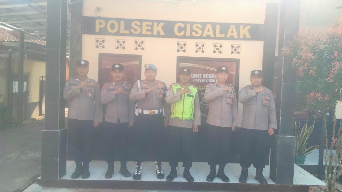 Humas_Sekcslk's tweet photo. Pelaksanaan Giat Apel Pagi dan Siaga Sispam Mako Polsek Cisalak https://t.co/kYXA3Zajve
