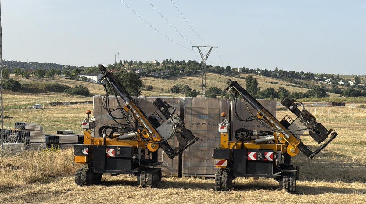 Opengy_ES's tweet photo. Iniciamos la construcción de las plantas fotovoltaicas Calera y Vallejón, en Cabanillas de la Sierra, Madrid:

⚡ Más de 16.400 módulos fotovoltaicos
☀️ Más de 20.000 MWh de energía renovable al año
🌱 Un ahorro estimado de 2.076 toneladas de CO₂ anuales

#EnergíasRenovables https://t.co/xIN6y1aYf0