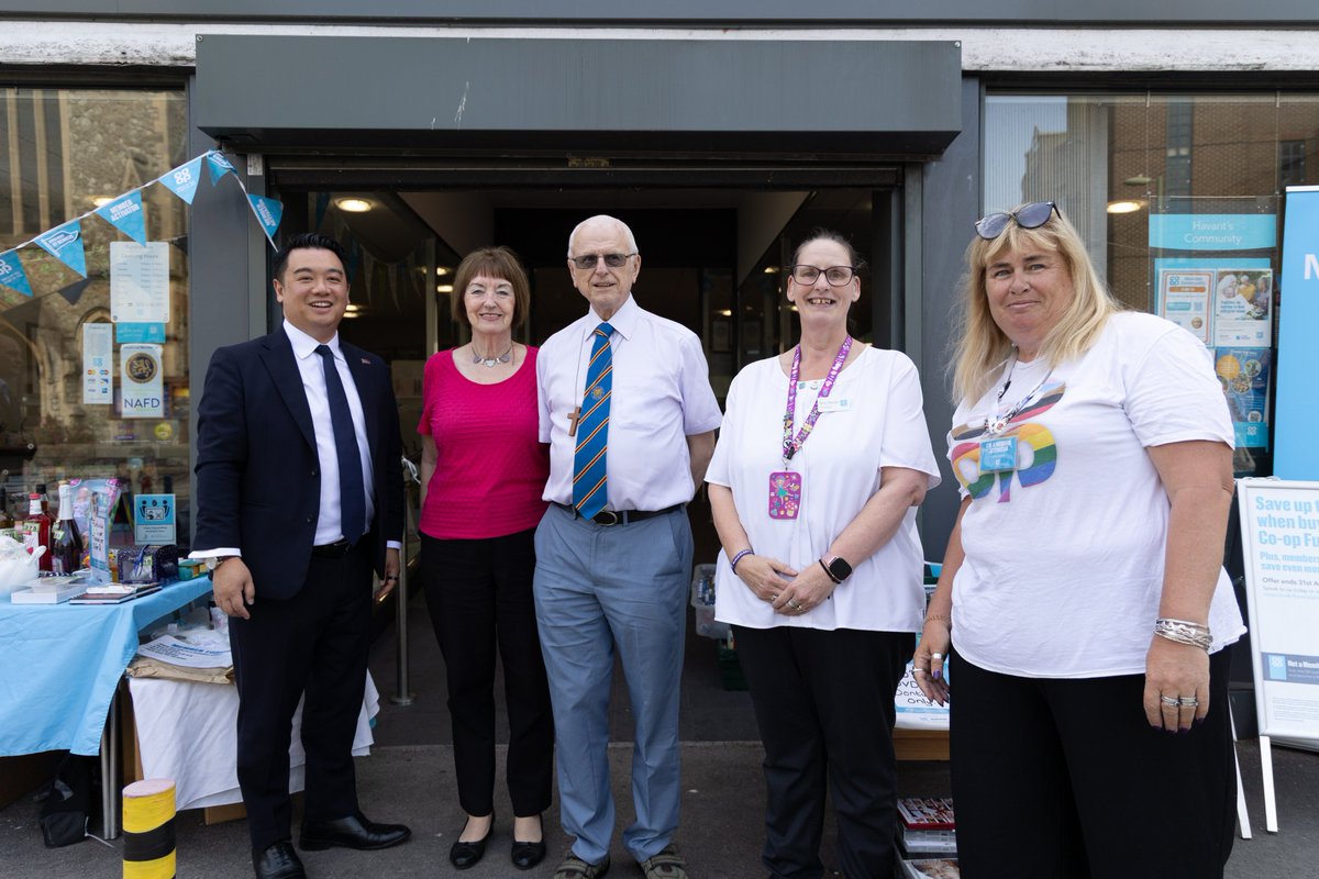 AlanMakMP's tweet photo. Co-op Funeral Care on North Street in #Havant are running a tombola from 10am-3pm today to raise money for @barnardos children's charity. 

Great to drop in to thank volunteers! https://t.co/WK0vgvRl7H