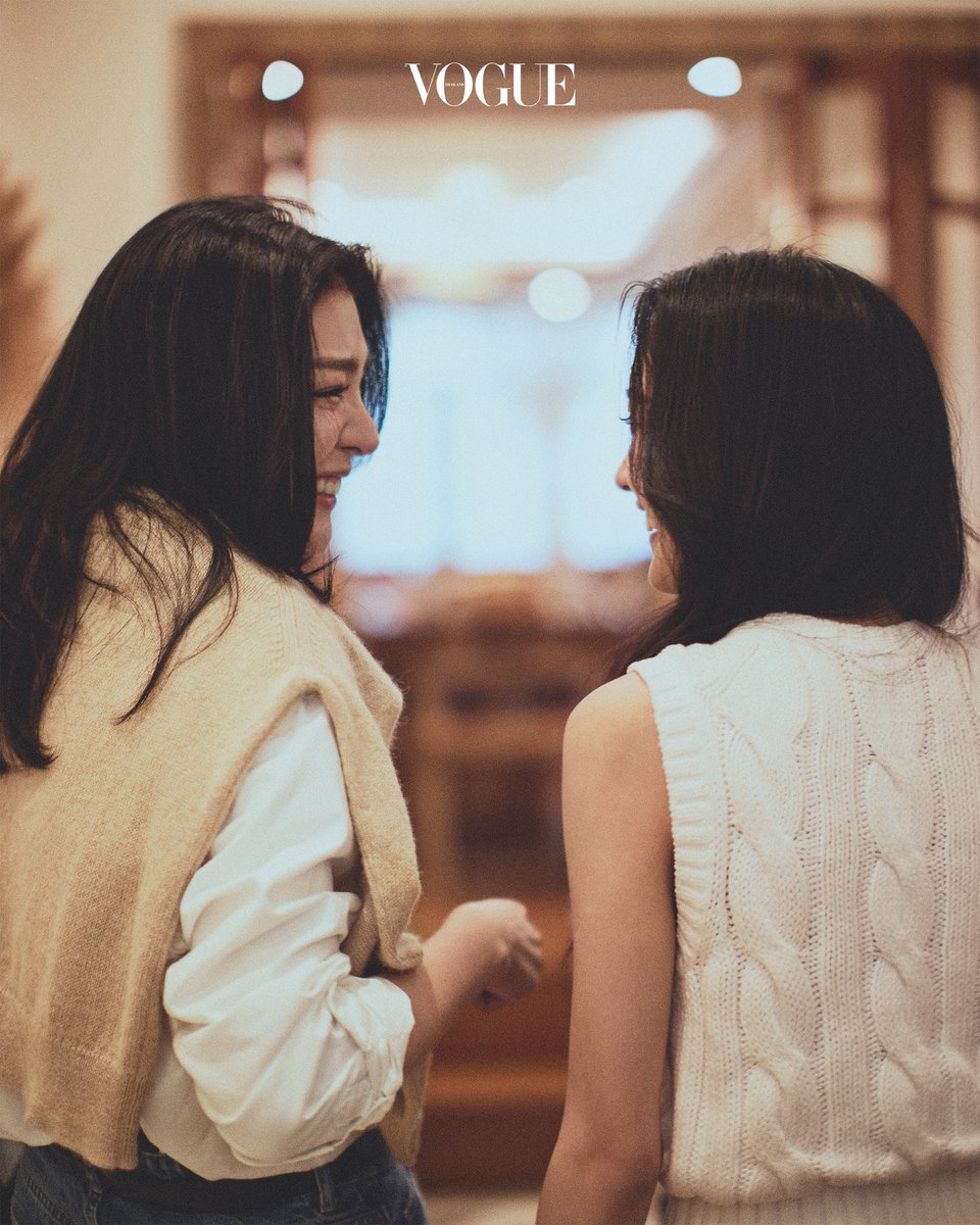 VogueThailand's tweet photo. #VogueOneDayWith EP.7 | เตรียมสัมผัสเสน่ห์ของสมุนไพรไทยไปกับสองแขกรับเชิญคนพิเศษ ‘ฝ้าย-พีรญา’ @malisorn00 และ ‘อะตอม-ปริยะ’ @atomprys ผ่านเวิร์กช็อปทำยาดมและชงชาสมุนไพร ท่ามกลางบรรยากาศที่เต็มไปด้วยความสนุกสนานและความอบอุ่น พร้อมย้อนเรื่องราวตั้งแต่ก่อนที่ทั้งคู่จะก้าวมาเป็นพาร์ตเนอร์ทางการแสดงจนถึงปัจจุบัน และเปิดบทสนทนาให้ได้รู้จักตัวตน ความชอบ รวมถึงความฝันของทั้งสองในมุมที่หลายคนอาจยังไม่เคยได้รู้จัก

เตรียมติดตามรายการ One Day With FayeAtom แบบเต็มๆ ได้วันนี้เวลา 18:00 น. ทุกช่องทางของ Vogue Thailand

ติดตามรายการ Vogue One Day With ได้ในทุกวันพุธที่ 2 ของทุกเดือน เวลา 18:00 น. ที่ https://t.co/7d0HOHxwDn หรือ YouTube: Vogue Thailand

ภาพ: ธนัท เตรียมชาญชูชัย

#OneDayWithFayeAtom
#VogueTHxFayeAtom
#FayeAtom
