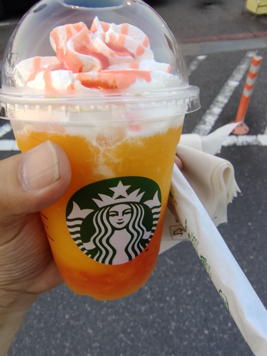 KiyoStyle0729's tweet photo. 寄り道した所にスタバがあるから買っちゃった😄みんな奥さんには内緒にしといね😁 https://t.co/WzrkSf0bdA