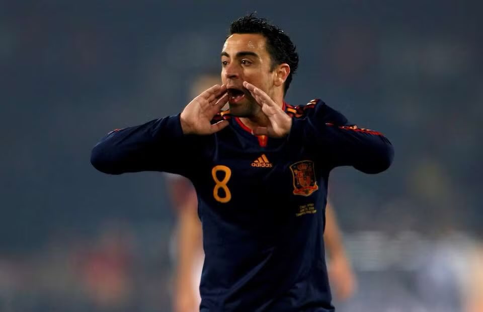 _BeFootball's tweet photo. En 2010, l’Espagne 🇪🇸 avait placé dans le TOP 30 du Ballon d’Or 🌕:

▫️Iniesta (2e)
▫️Xavi (3e)
▫️Casillas (7e)
▫️David Villa (8e)
▫️Xabi Alonso (10e)
▫️Puyol (11e)
▫️Fabregas (19e) https://t.co/X6F6hY4I7g