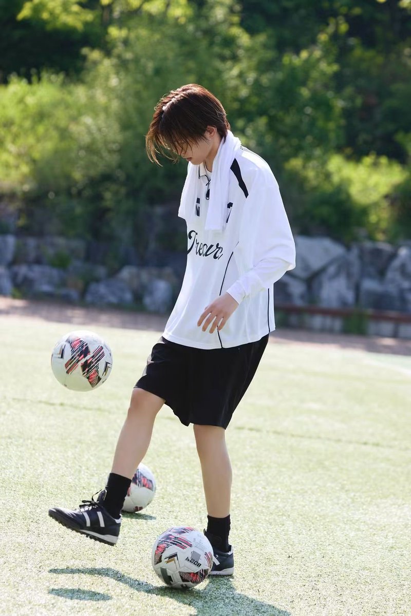asahiflare's tweet photo. soccer player no. 47 #아사히 https://t.co/YvdY5D8i0Z
