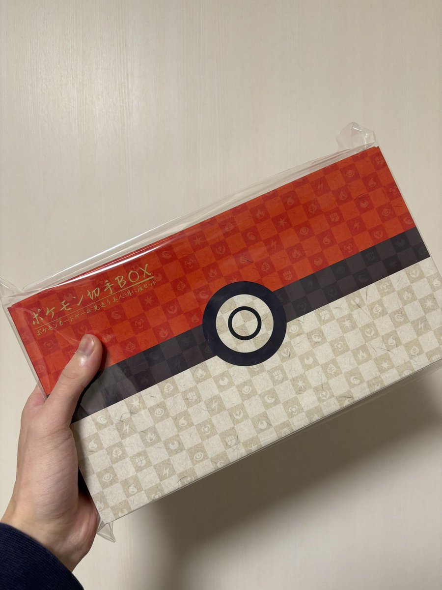 yamitenbai_b's tweet photo. 定価4,400円のポケモン切手BOX、
今50万円超えで並んでるんか……。

約114倍。えぐすぎる。

初動のプレ値は、たしか1万円弱で。
あの時100万円突っ込んで寝かせてたら、
今ごろ約5,000万円になってた計算。

「知らんくて買えなかった」より
「知ってるのに買わなかった」が一番悔しいよな。

クソう！！！！！！