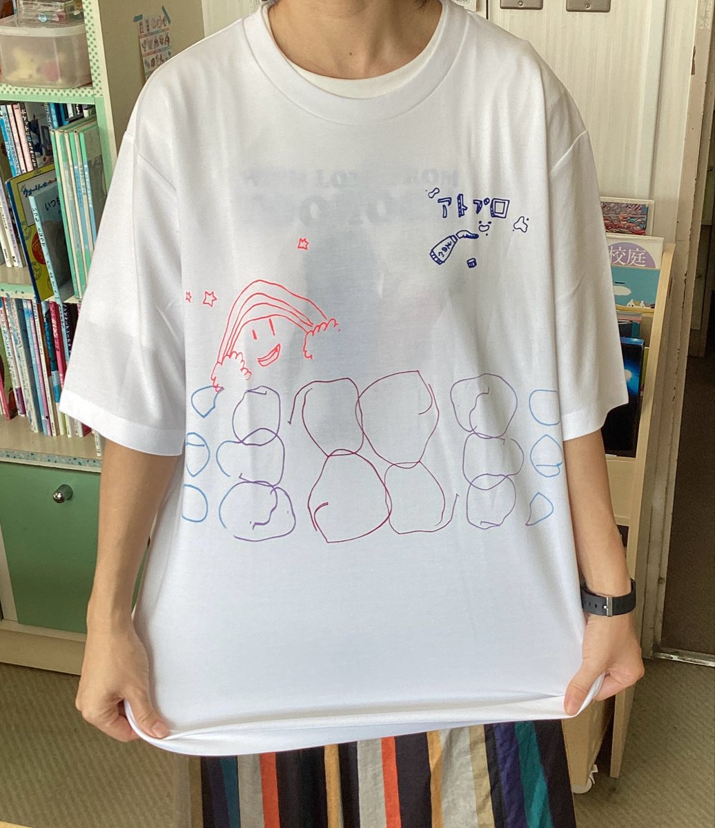 keitokugakuen's tweet photo. 20日に3回目のアートプロジェクトを開催しました！アーティストのコヤマイッセーさんとイガワさんをお呼びして、壁に描く絵を考えました🎨クラウドファンディングのリターンになるTシャツも刷りました👕いよいよ、8月には体育館の壁に絵を描きます。お楽しみにー🍉 https://t.co/pPtWKEEuet