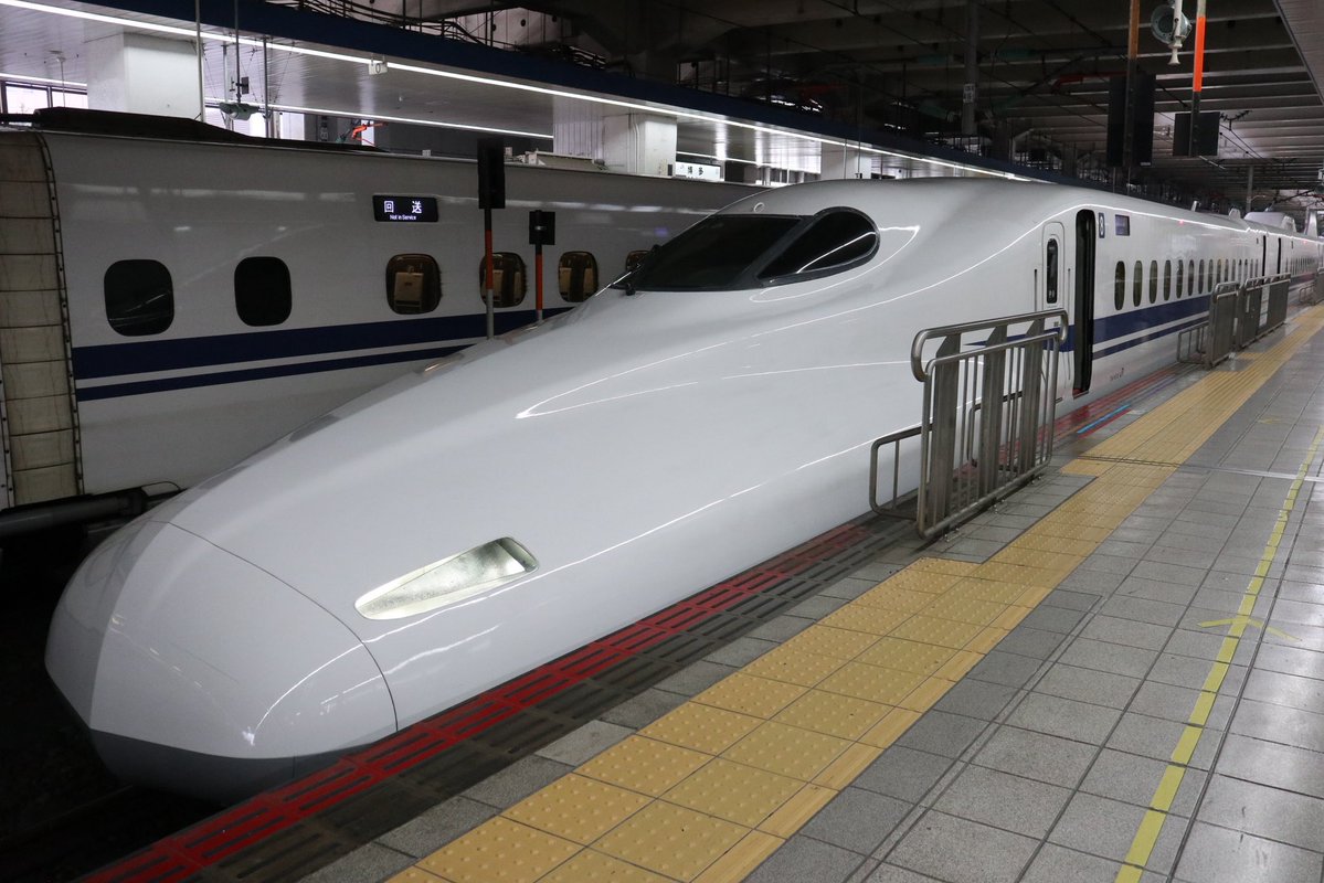 syn305350's tweet photo. 色変えるんだと思ったらロゴマークも付くとは https://t.co/qztQ9iWhNk