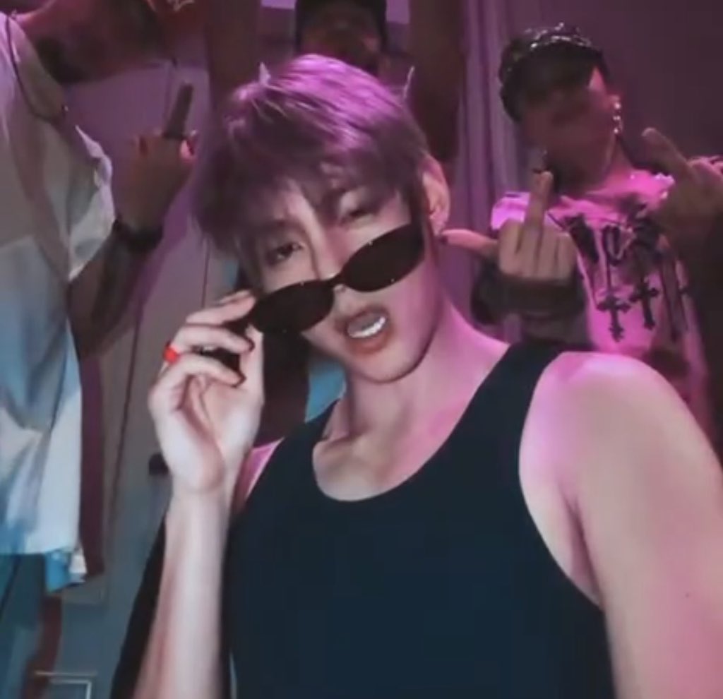 ANightofmagi's tweet photo. hot boy                                   pretty boy https://t.co/gMpnffxBL6