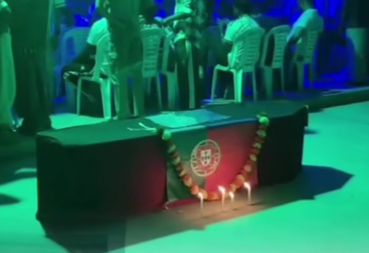 MARCUS140000's tweet photo. @deenayaah It's revenge, bruh

Argentina did the same funeral mockery to Brazil and Portugal after they lost https://t.co/KwTJ5fdv7Q