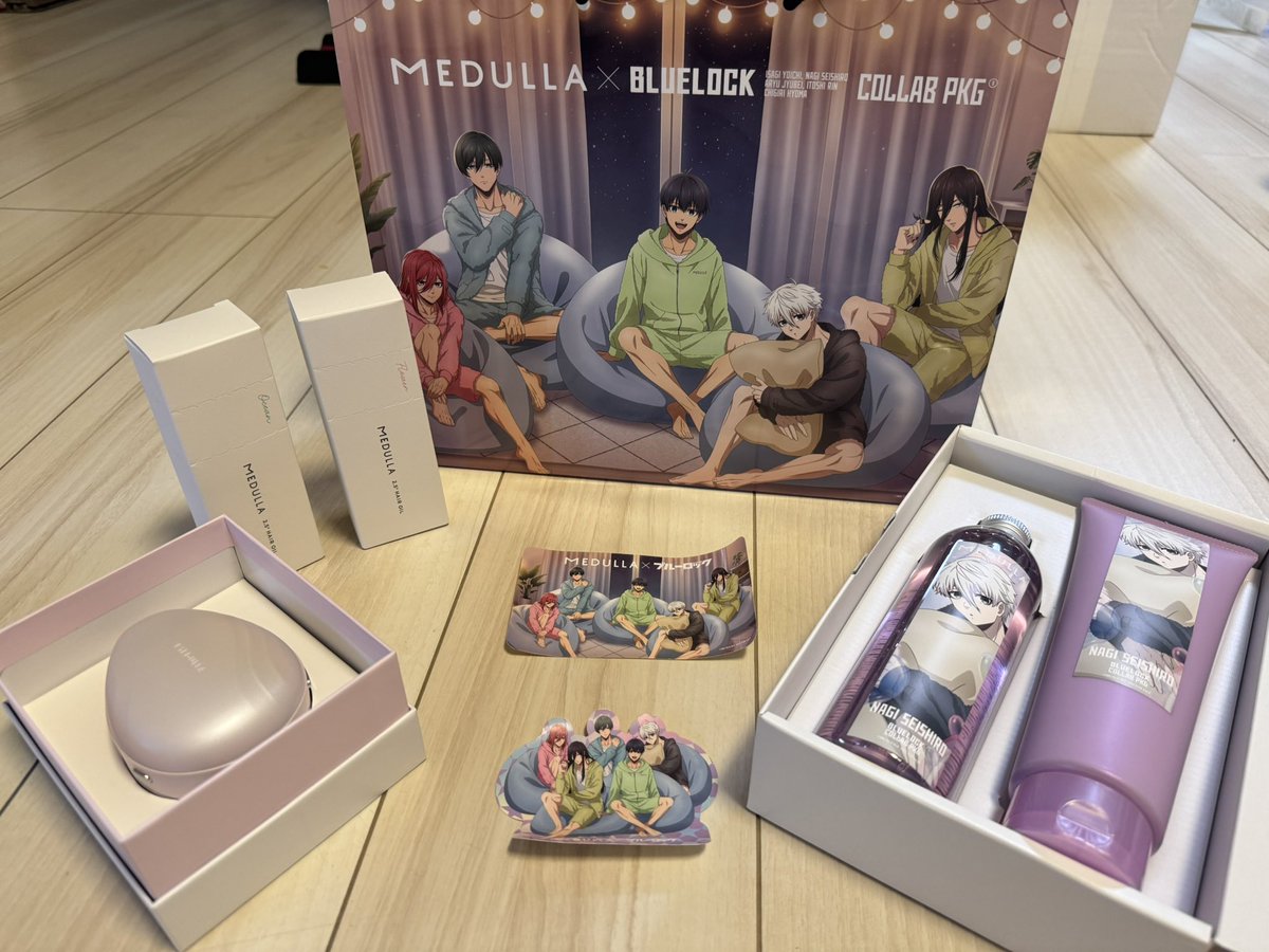Nyo_tan45's tweet photo. 先日は渋谷でMEDULLAさんのポップアップストアへ✨
シャンプーはまだ試供品1回しか使ってないから感想言えないんだけど、このブラシはやばい←語彙力
ガチで髪の毛さらっさらになる！
あとヘアオイルとても良い匂いなの💐

#君だけのオシャ髪へ
#渋谷でオシャ髪探し
#MEDULLA✖️#ブルーロック https://t.co/ceKJyCnGxl