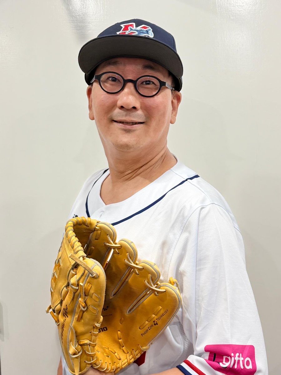 kodai_hamaya's tweet photo. 韓国のナックルボーラー、ミンさんが日本の独立リーグでプレーできるチームを探しています🙏

メルボルン・エーシズで一緒にプレーしました⚾️

韓国ではゲーム会社の社長を務めながら、現在も現役でプレーしています🙏

ミンさんの夢は日本でプレイすることなので叶ってほしいです

拡散お願いします！ https://t.co/KnsJ8O0gtu