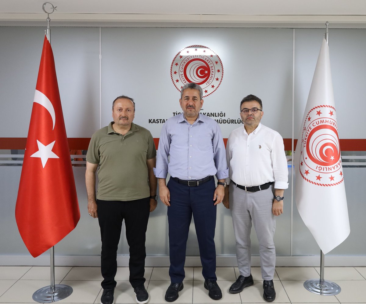 ibrahimris's tweet photo. Kastamonu Memur-Sen Konfederasyonu İl Başkanı ve Diyanet-Sen Şube Başkanı Sayın İrfan BAKIR'a ve Başkan Yardımcısı Sayın Bozkurt OZAY'a nazik ziyaretleri ve samimi muhabbetleri için çok teşekkür ediyorum. https://t.co/RpWJUv2ljn