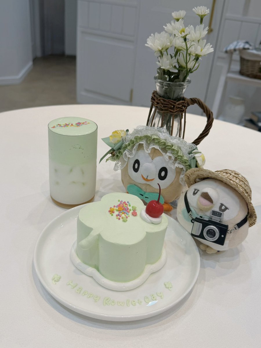 pochamokuro's tweet photo. 𝟩.𝟤𝟤 𝘙𝘰𝘸𝘭𝘦𝘵 𝘋𝘢𝘺🦉🍀.*

モクローおめでとう.ᐟ.ᐟ💚
今年はモクロー達と可愛いクローバーのケーキ食べてお祝いしたよ🍀 ́-
これからもよろしくね( ᴖθᴖ )♡
#モクローの日 
#RowletDay https://t.co/xFBBpFyHWu